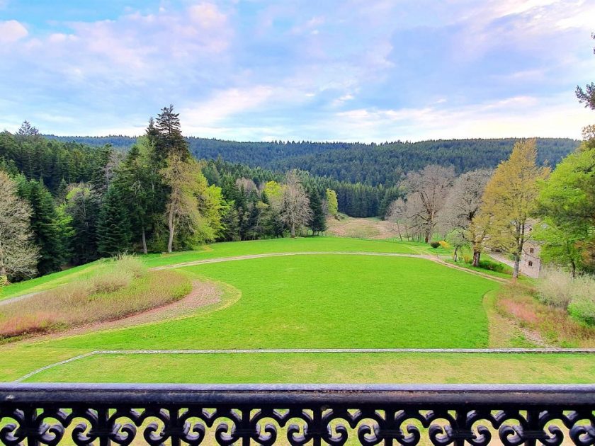 Château de Montivert, sa vue sur son parc et ses forêts