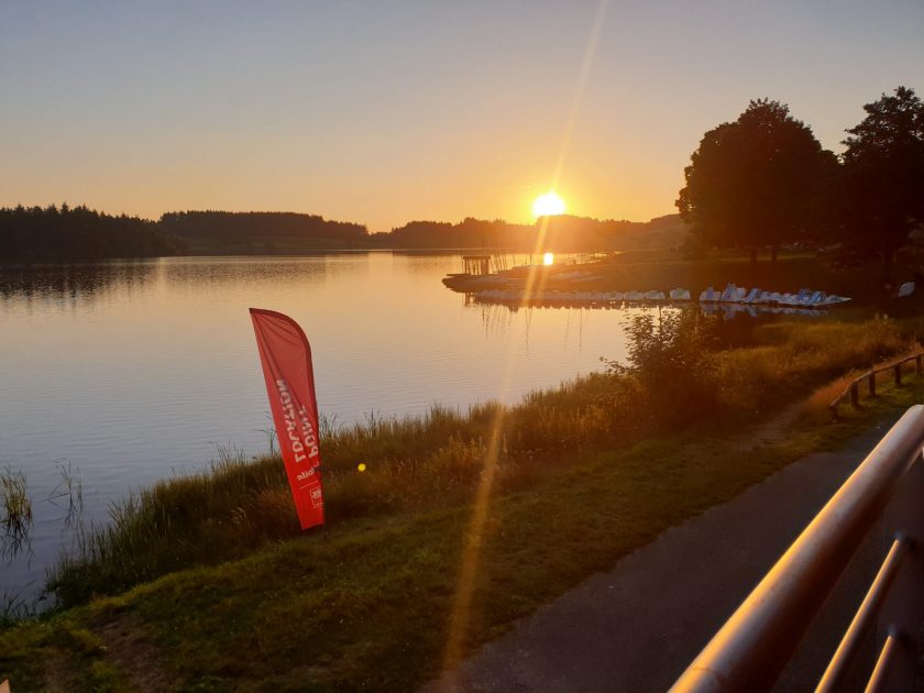 Coucher de soleil en paddle sur le Lac de Devesset