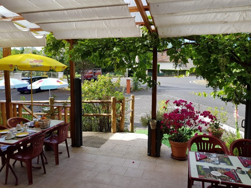 TERRASSE COUVERTE ET PARKING