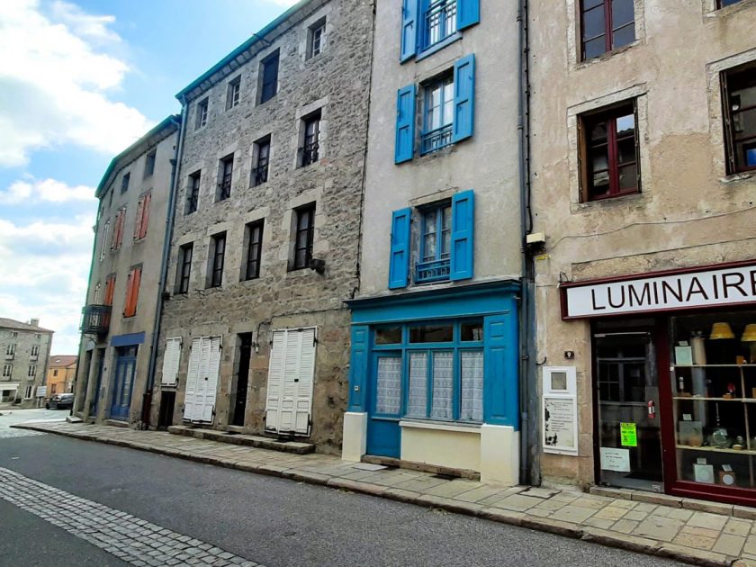 La maison aux volets bleus