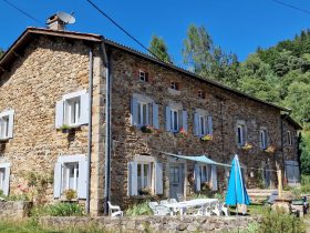 HEB-Gîte Maison sous les étoiles-façade d’entrée