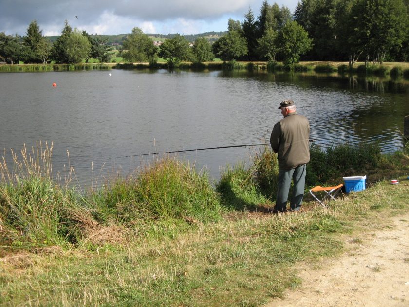 Plan_d’eau_Lachamp_Saugues_pêche