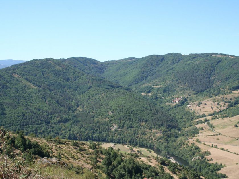 Vue sur vallée & village de Condros