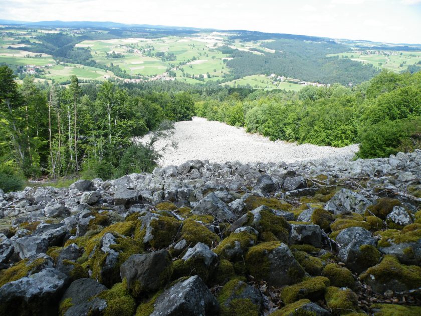 Eboulis De Bourianne Auvergne Vacances