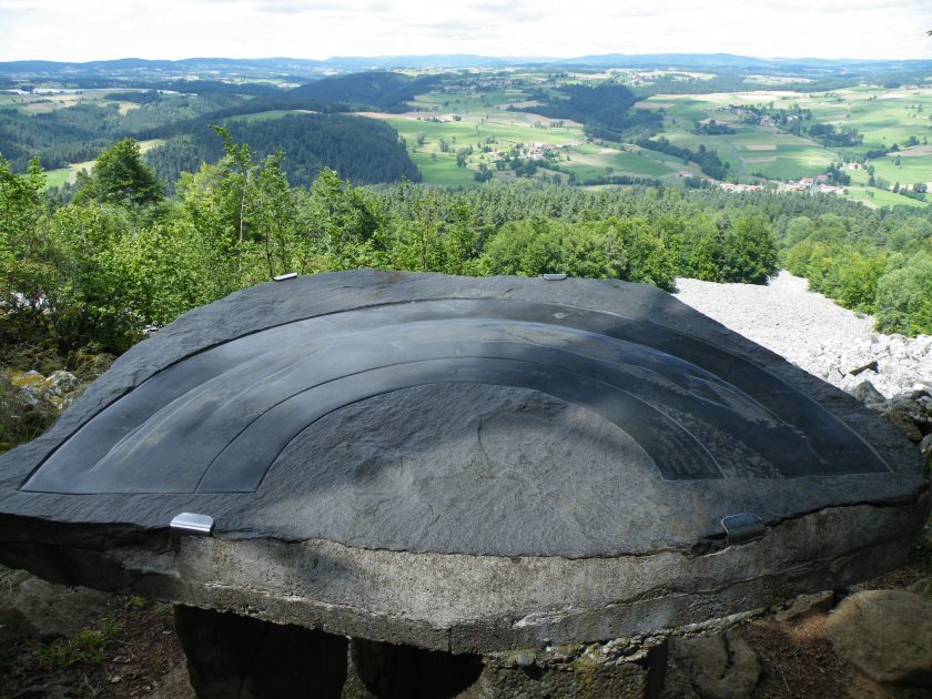 Eboulis De Bourianne Auvergne Vacances