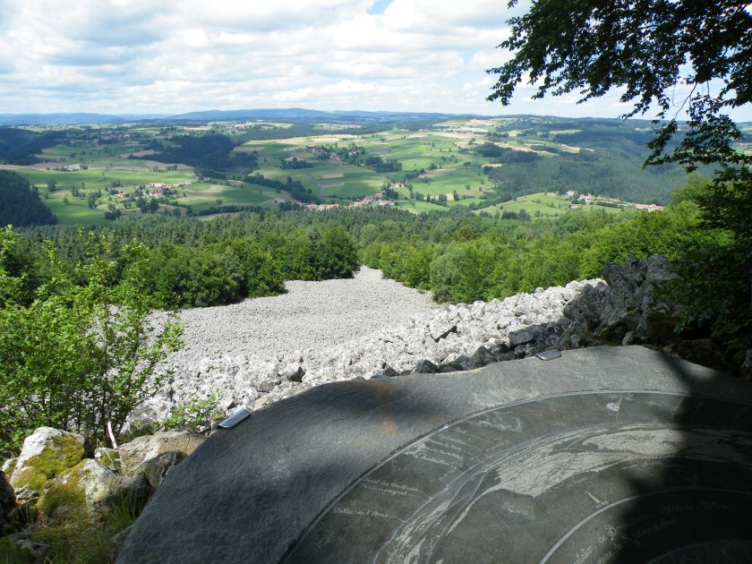 Eboulis De Bourianne Auvergne Vacances