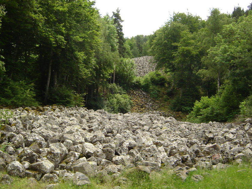 Eboulis De Bourianne Auvergne Vacances